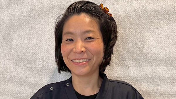 鍼灸師　茅野晴奈（かやの　はるな）